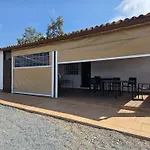 La Εξοχικό σπίτι *